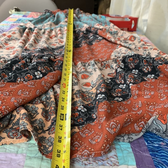 Unbranded Skirt. It appears to be size Large (see pictures for measurements) - Picture 4 of 4